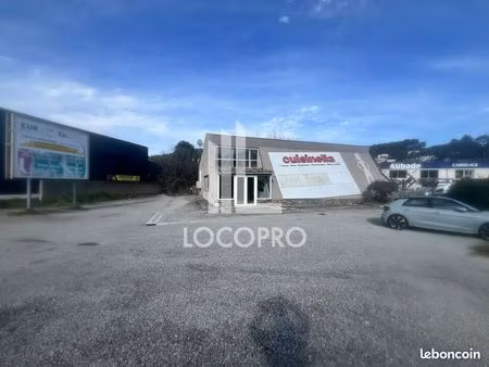 local commercial 550 m²