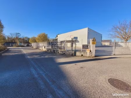 local d'activité 624m²