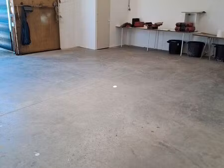 local  garage ou atelier