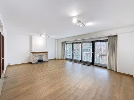 appartement met drie kamers en garage te koop in ieper