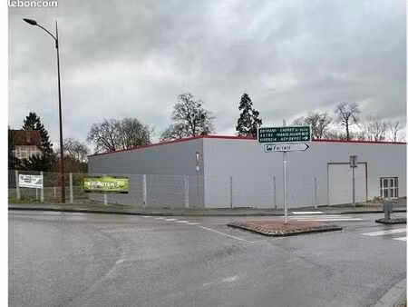 à louer : local brut 470 m² – rond-point rethel