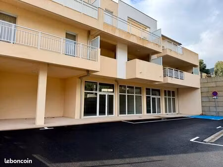 location pro | local commercial | 95.61 m² | alata