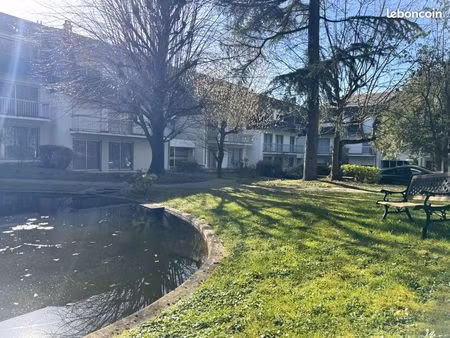 appartement rénové – résidence de standing avec parc et piscine