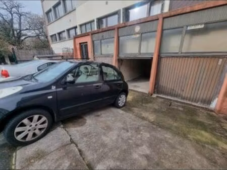 box + emplacement parking