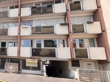 place de parking aérienne