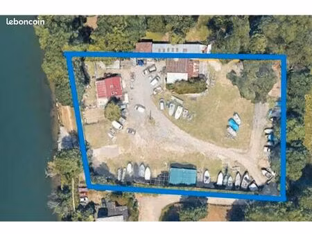 terrain avec maison et locaux