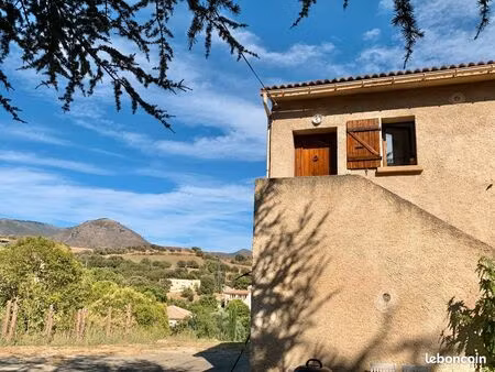 loue à l année f2 à l étage de villa corte