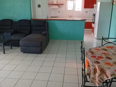 loue spacieux f4 à sainte anne