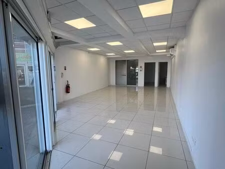 location pro | local activité | 65.00 m² | baie-mahault