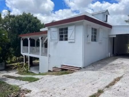 villa clôturée et arborée - campagne du moule