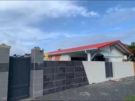 villa f4 piscine clôturée meublée st françois