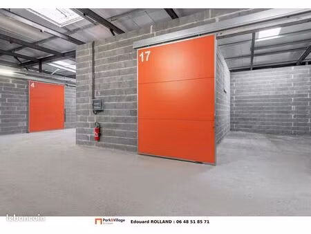 box à louer / box en location / dépot et entrepot à louer de 47 m² à 228 euros