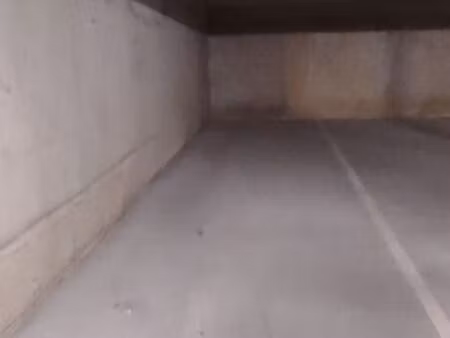 location places de stationnement double