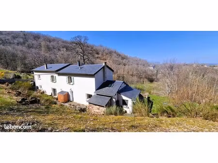 grande maison rénovée avec 2 hectares de terrain