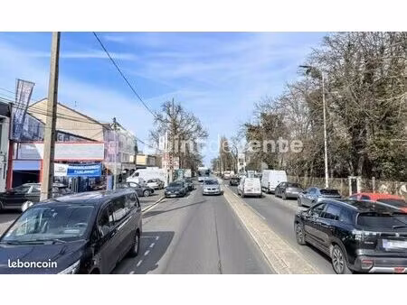 fonds de commerce services 620 m²