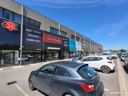 local commercial 890 m² etampes