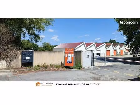 box à vendre de 45 m² / 35 000 euros pour du stockage