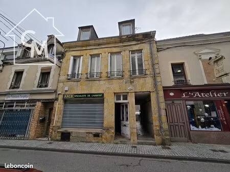 immeuble 22 pièces 261 m²