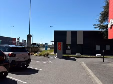 local 350 m2 rte de la charité