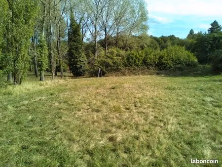 terrain 674 m² clerac