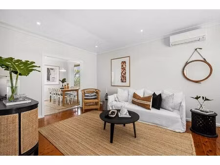 t3 avec loggia et deux places de parking.