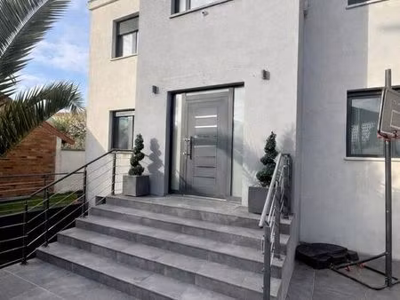 maison individuelle avec dependance