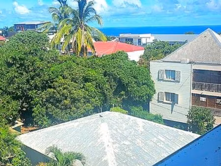 t2 duplex vue mer – centre-ville saint-pierre 97410 – parking