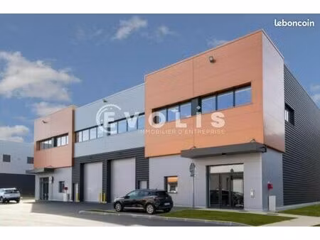 local d'activité 1 084 m²