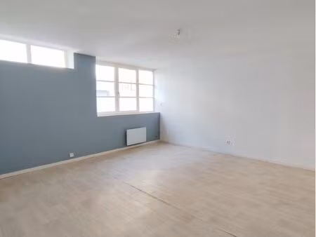 studio rdc centre montmoreau proche eglise