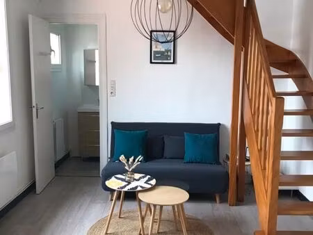 duplex à 50m de la banche (côté poste)