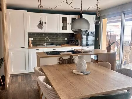 f3 meublé avec terrasse et garage