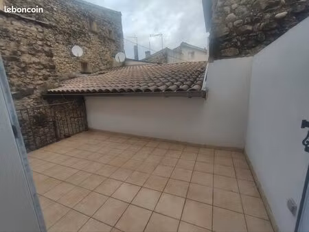 agréable f2 centre avec terrasse