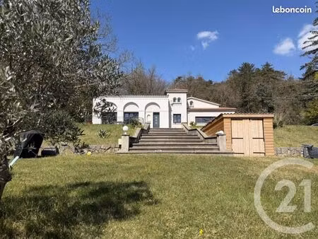 propriété 6 pièces 190 m²