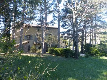 authentique mas en pierre avec une superbe vue