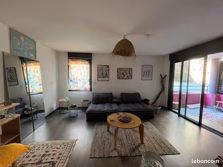 grand loft meublé d'environ 50 m² avec balcon – parking – proche chu bellepierre