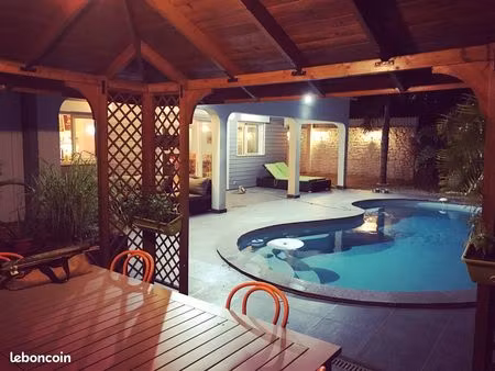 villa de charme de 4 chambres + appartement indépendant - piscine  parking  proche cliniqu