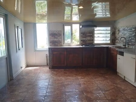 maison avec parking -la possession