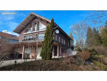 maison avec vue sur lac