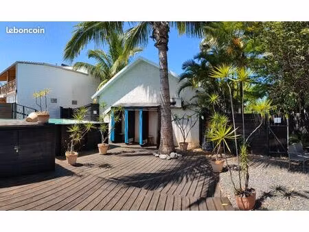 a vendre club d'aqua-fitness situé à l'etang salé