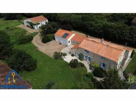 vente maison à sainte-hermine (85210) : à vendre / 167m² sainte-hermine