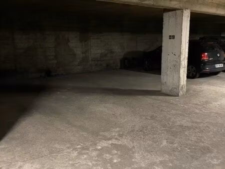 place de parking à créteil village