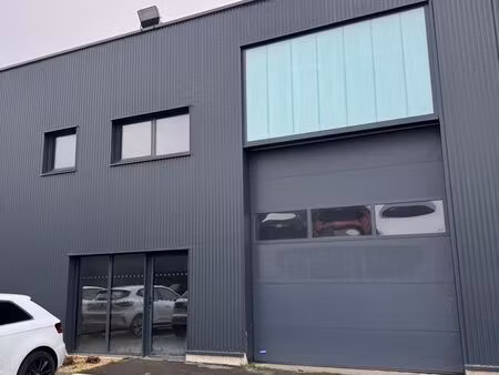 location dépôt 150 m²