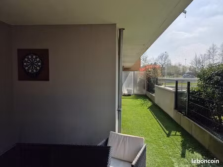 t3 refait à neuf – terrasse 28 m² – double box