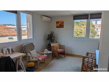 bureau lumineux 17 m² en cabinet partagé – castelnau-le-lez (tram + parking)