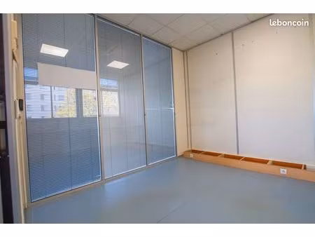 bureau en zone d'activité a créteil