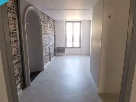 location t2bis à salins-les-bains