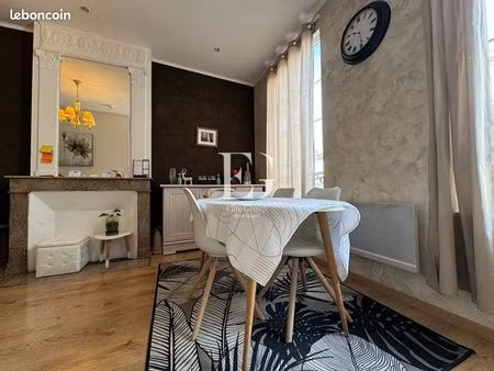 immeuble 10 pièces 250 m²