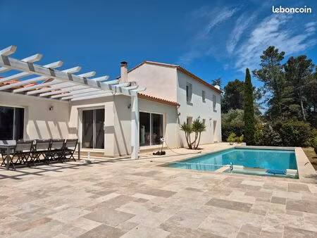 villa avec piscine 211 m2