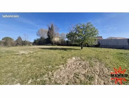 terrain 703 m² capestang