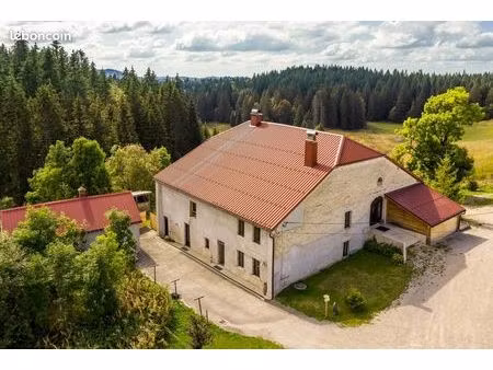 ancien corps de ferme rénové – gîtes + habitation